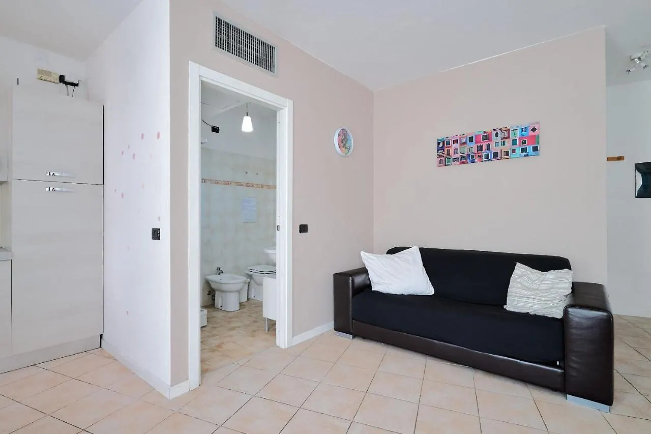 Milan Suite B2-Hosted By Sweetstay 0*,  Italy