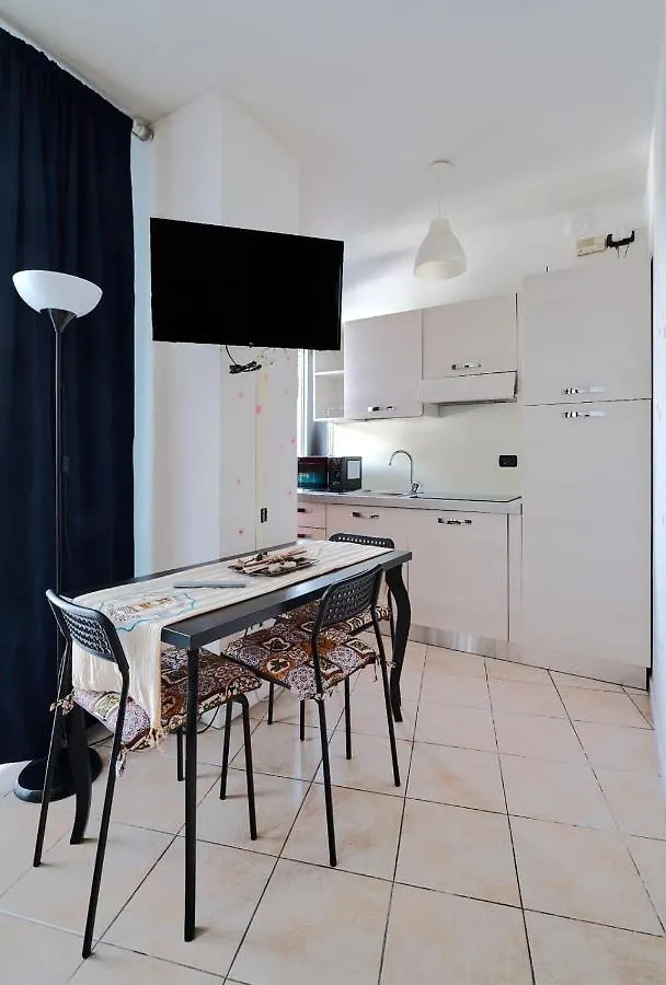 Milan Suite B2-Hosted By Sweetstay Apartment